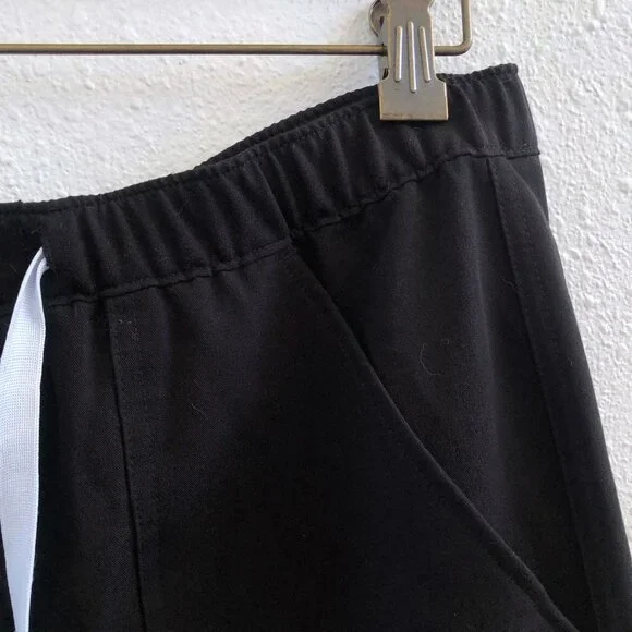 FIGS Chisec Three-Pocket Scrub Top Size S/ FIGS Slim Cairo Cargo Scrub Pants Siz